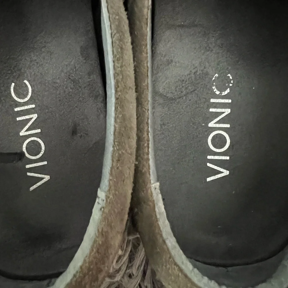 Vionic - Picture 3 of 8